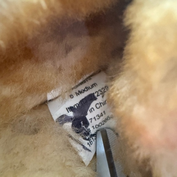 L.L. Bean Women’s Suede Moccasins Camp Genuine shearling lamb Rubber outsole 8 - Picture 9 of 10